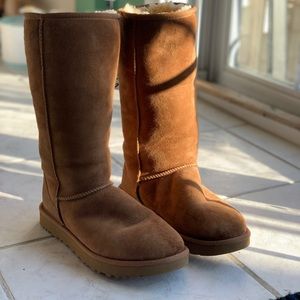 UGG BOOTS SIZE 8